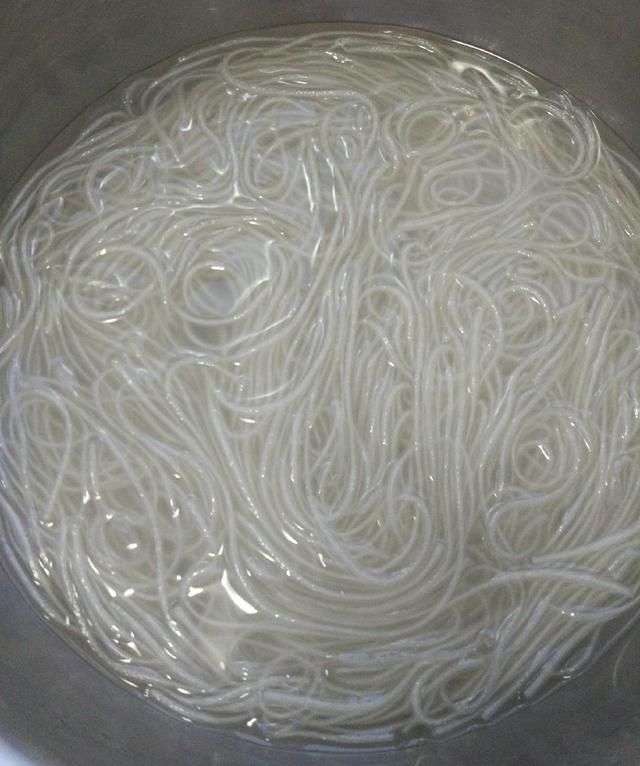 重庆人教你酸辣粉做法,知道这个独门秘方,吃完绝对上瘾