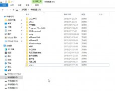 选中其中一台虚拟机 2、点击菜单栏“虚拟机”下面的“设置”选项 3、界面跳